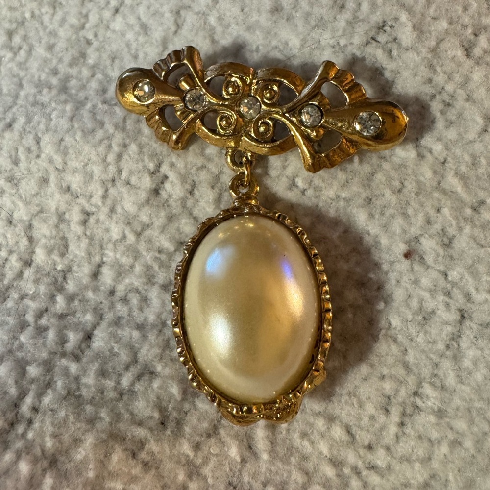 Baroque Pearl Dangle Brooch - Picture 5 of 7